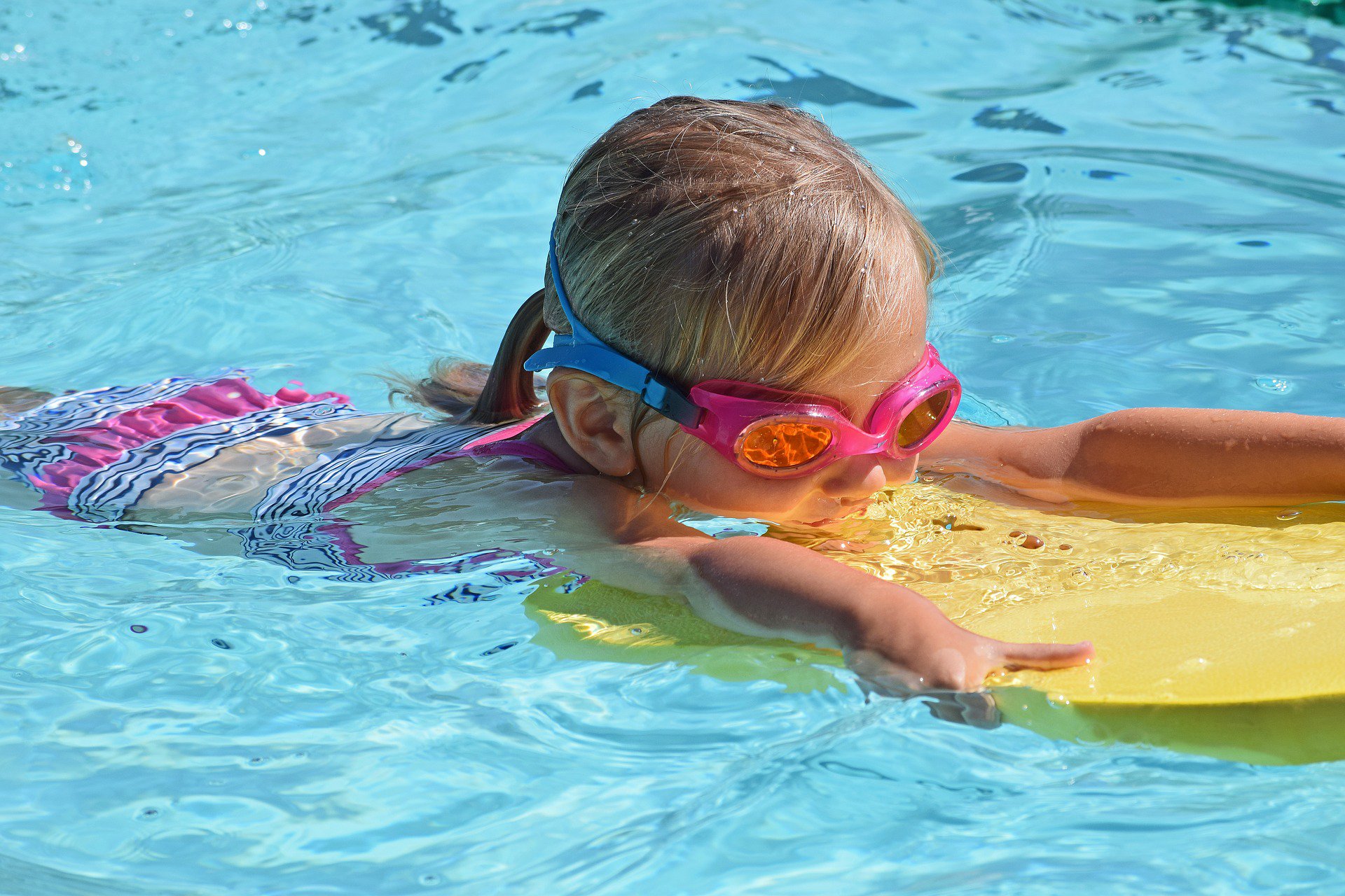 enfant-piscine